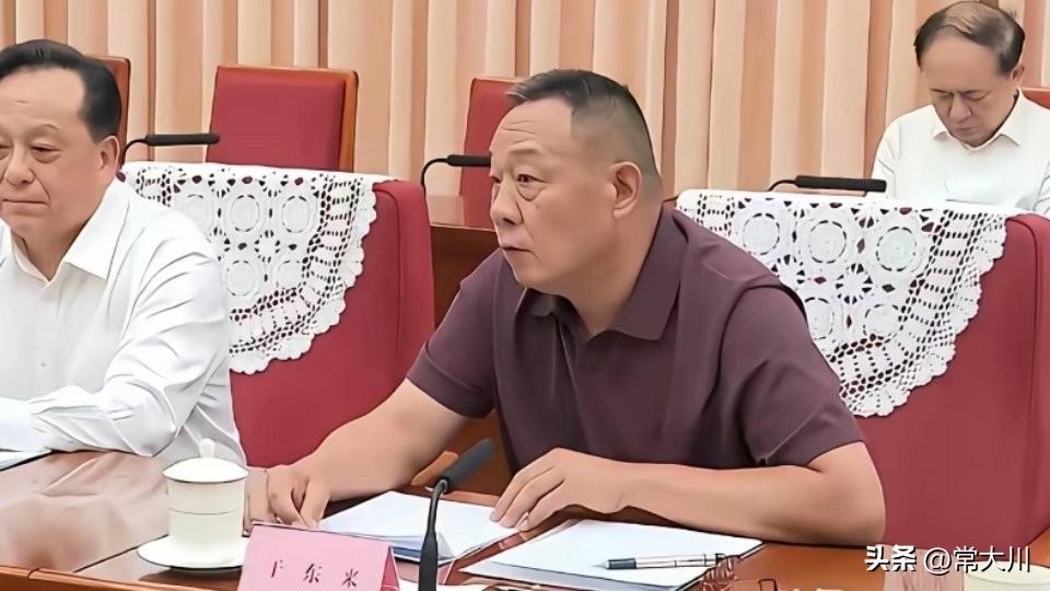 我刚知道，胖东来LOGO的解释是：德未满，利只取一勺！
我以前以为只是“东来”首