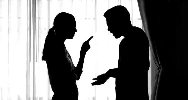 女子扬手给了丈夫一巴掌，没想到，丈夫反手还了她一巴掌，还把她打成耳膜穿孔，经鉴定