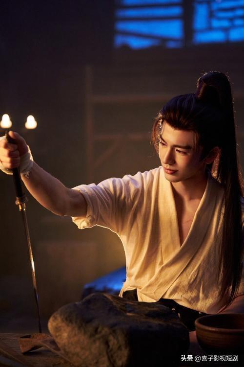 张凌赫暖心劝爷爷：追剧虽好，休息更重要

近日，90岁爷爷沉迷追张凌赫的剧，常常