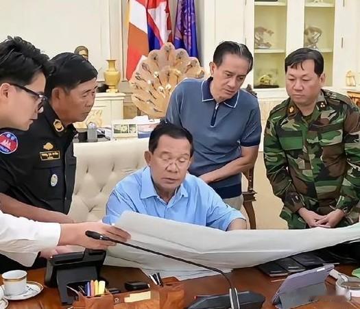 【泰柬冲突：历史积怨与域外黑手交织的东南亚乱局】
 
2025年末，泰柬边境的炮