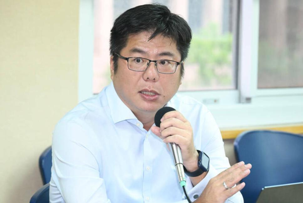 台独团伙做贼心虚.....
蛙媒：中国修订新版《国防动员法》，增加保障“平战快速