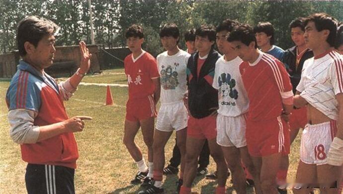 1990年11月14日，亚运会惨案过去一个多月，中国足协在北京开了一场复盘会。