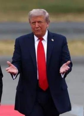 以前总看特朗普嘲笑泽连斯基，说乌克兰深陷战争泥潭、难以脱身。现在风水轮流转，谁也