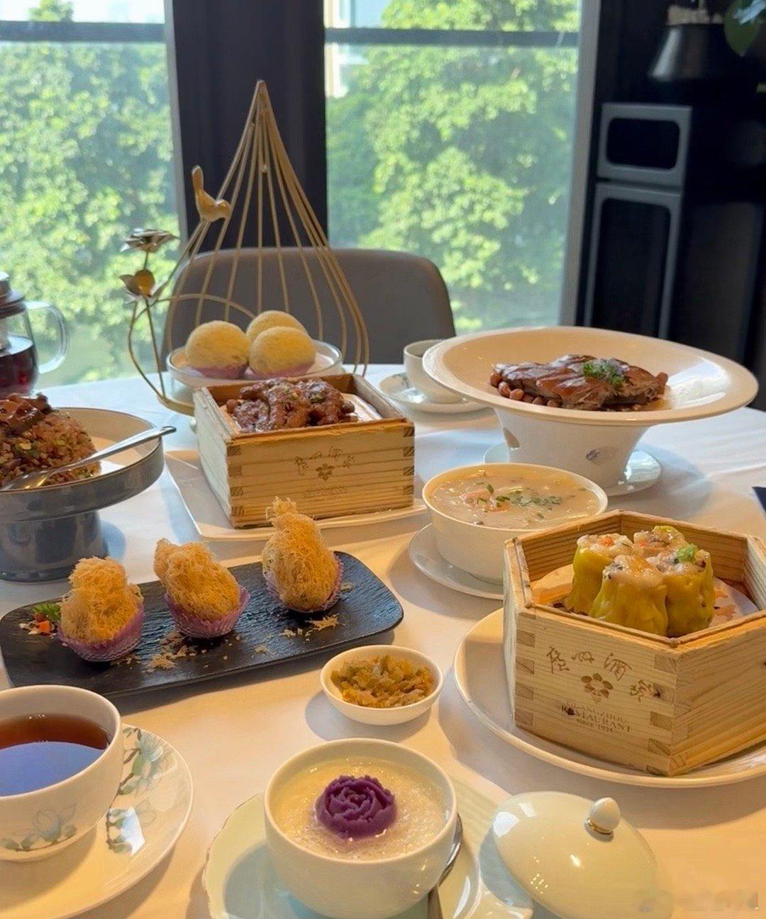 来1 2 3准备好流口水[哈哈]今天的早茶必须打10分，都是我超喜欢吃的[挤眼]