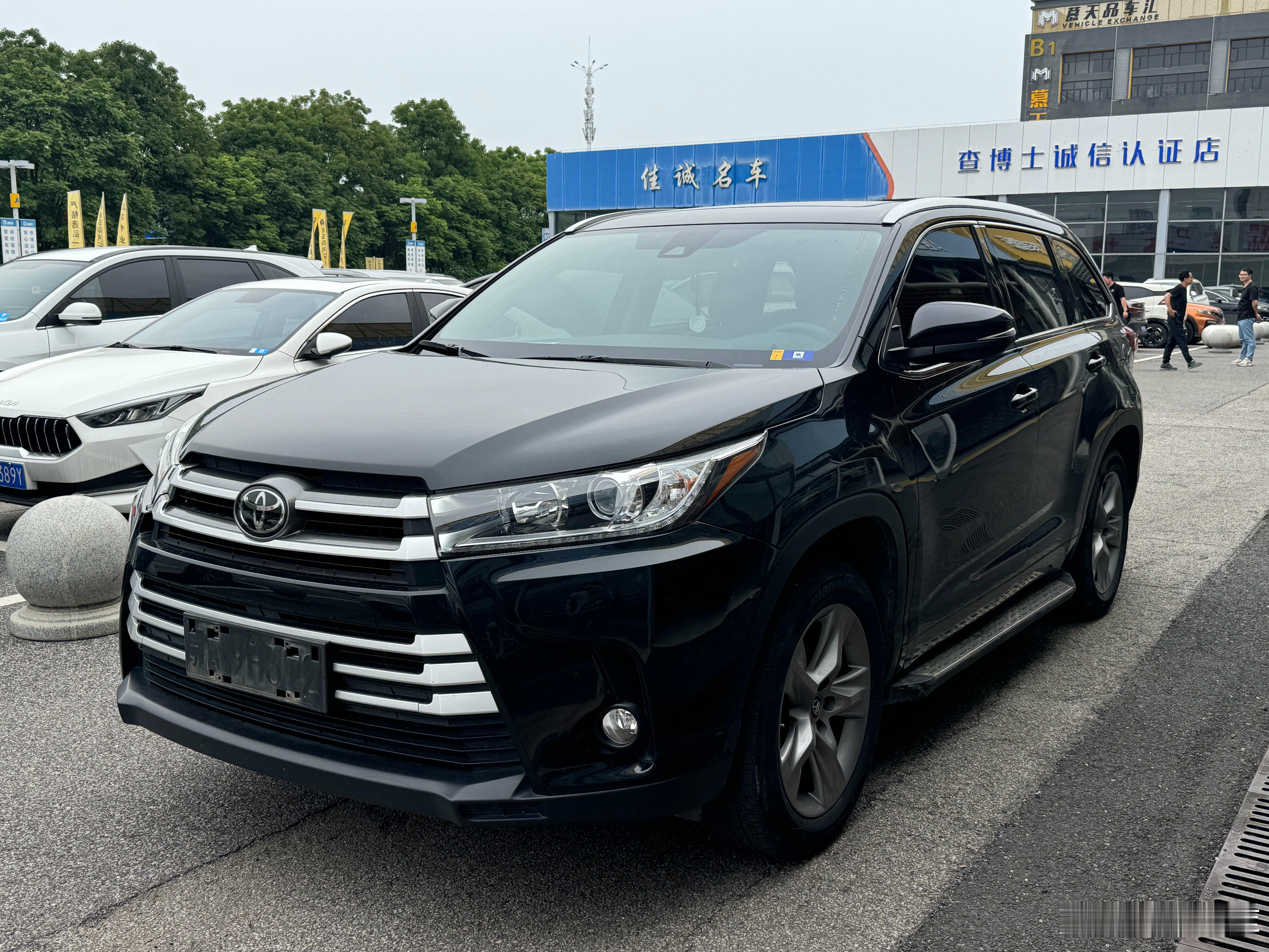 今天卖两台丰田汉兰达特斯拉ModelY现在是电动车真好卖问的人多 周转率快 