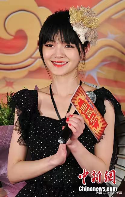 大S的面相太单薄了，霍看着霸气。大s脸太平了，比较挑角度，有些角度挺漂亮的，有些