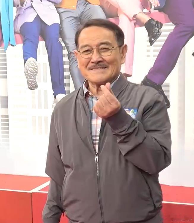 #刘丹说小糯米很喜欢吃月饼# 刘丹在中秋节采访中透露，孙女小糯米非常喜欢吃月饼。
