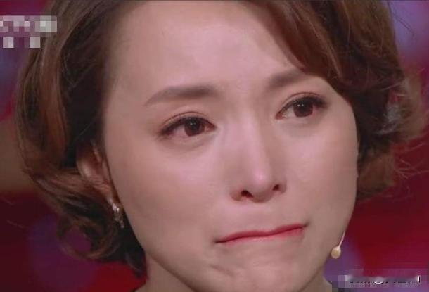 不再东躲西藏！52岁董卿现状曝光，褪去聚光灯，坦然面对生活，不再东躲西藏，了解完