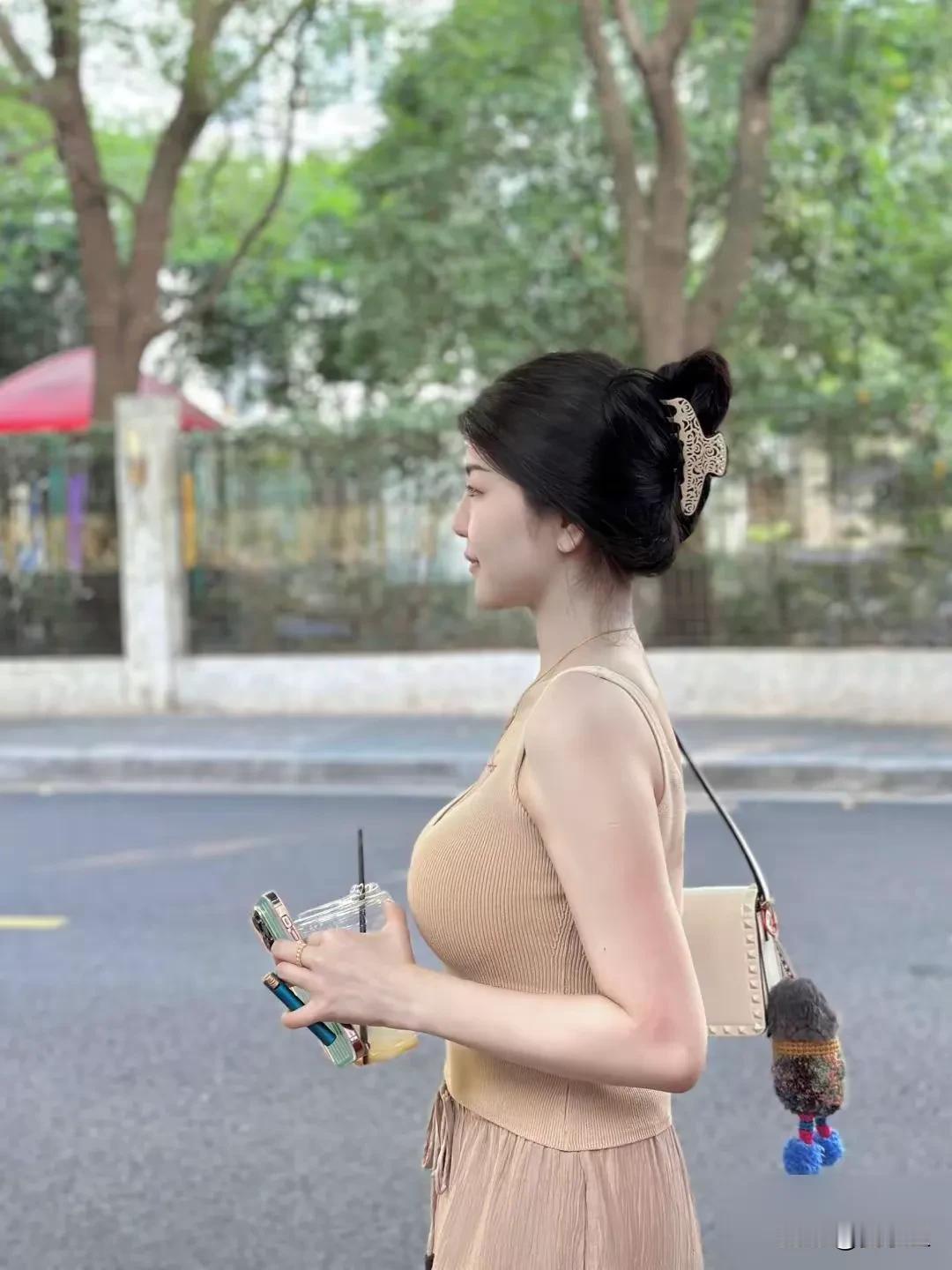 #悟道与得道有什么区别#
悟道是心智上的觉醒，是认知的飞跃；得道则是实践中的证悟