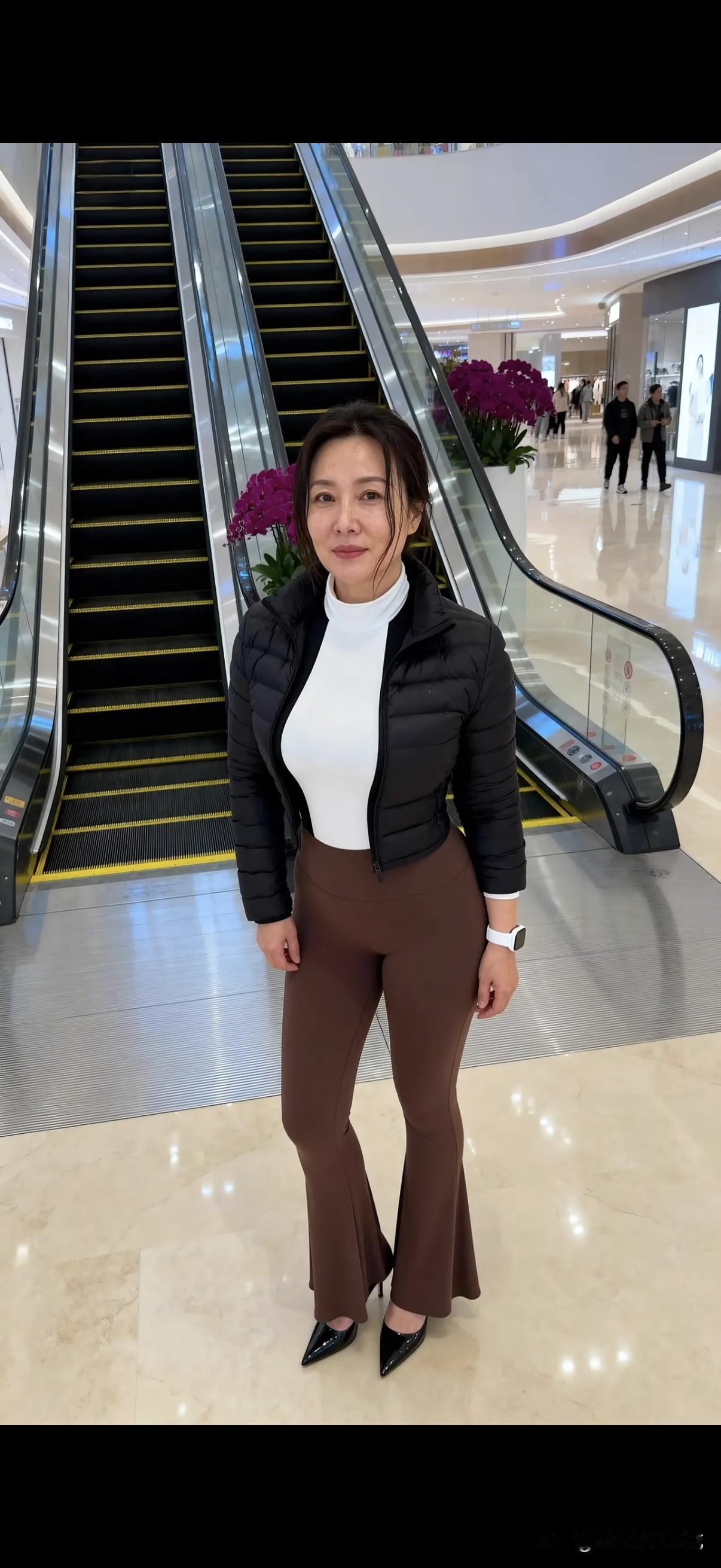 步步高升，步步生花。上联:
岁岁风调雨顺，请赐下联