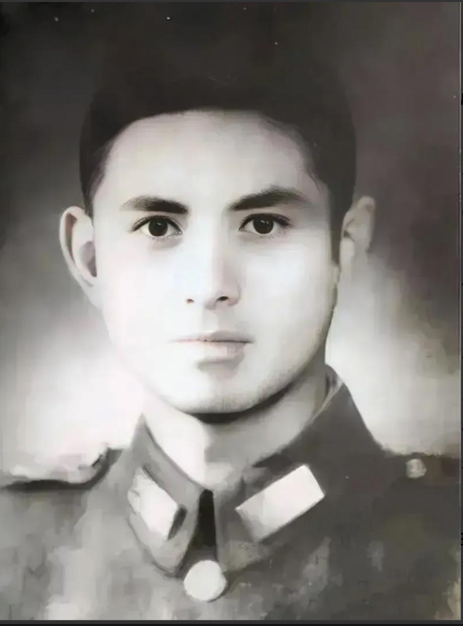 1947年，地下党员石淳认为，敌人可能已经知道了他的身份，就打算结束潜伏，谁知这