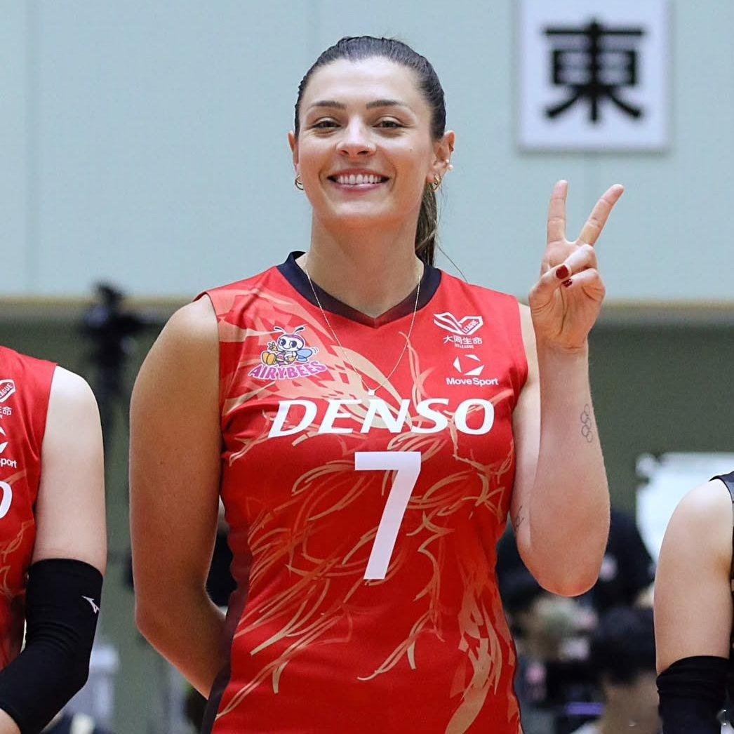 国际排坛动态罗萨玛利亚与爱知蜜蜂电装已经完成续约，下赛季继续在日本征战 