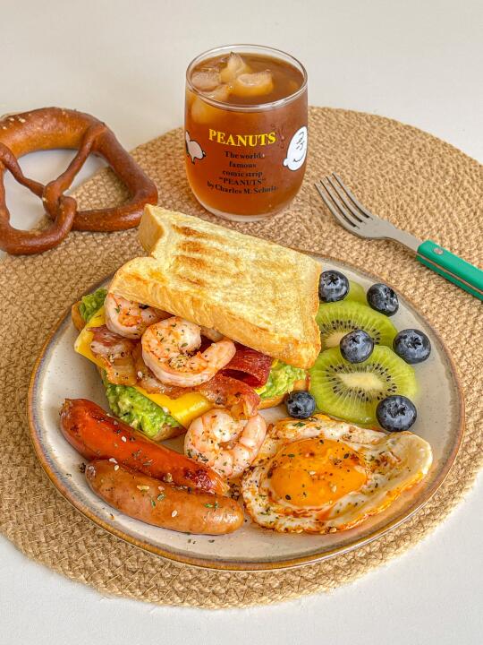 元气brunch 🥪牛油果虾仁培根三明治🥓拿铁