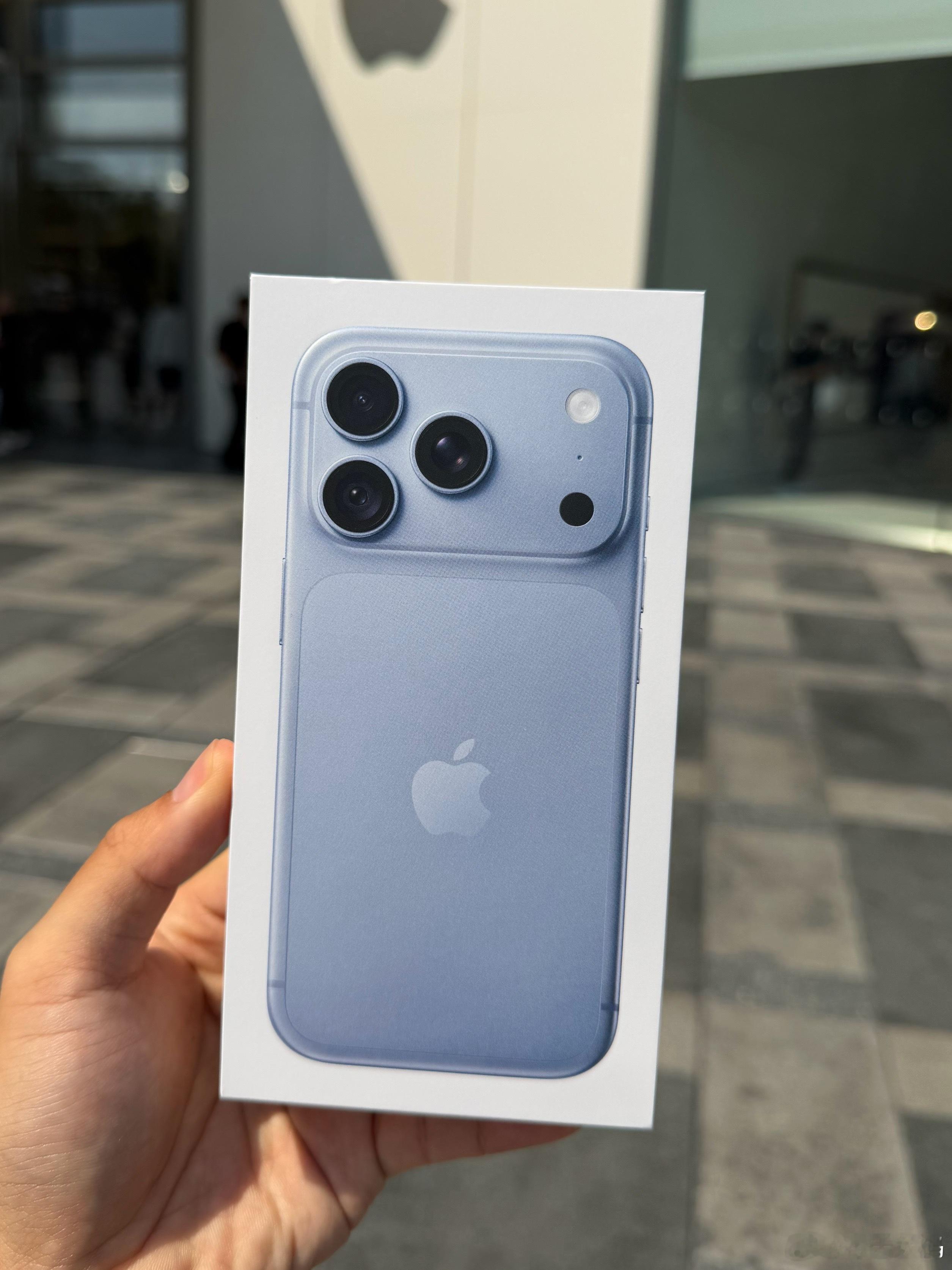 一万块的威力被严重低估了1万块能买一部iPhone18 Pro1万块可以买3台大