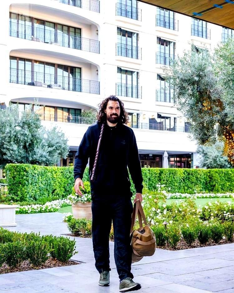 客场作战的火箭大胜爵士队，全场比赛火箭队净胜对手28分。

这场胜利早早就没了悬