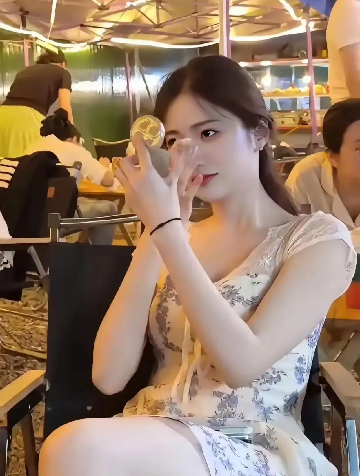 月薪6000，能把她追到手吗？