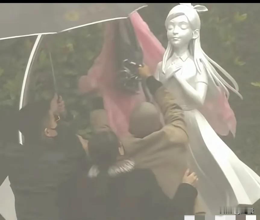 大S雕像终于曝光
具俊晔历时一年，精心为爱妻设计的雕像终于揭开了神秘面纱，那一刻