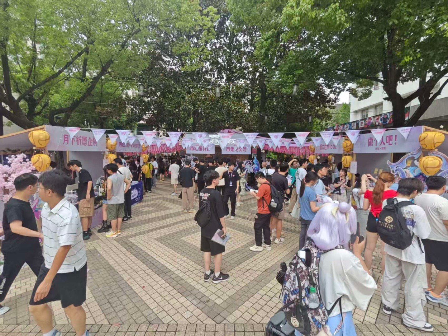 LOL首次开放同人谷子售卖爽！太爽了！官方开同人市集，太太们终于“上户口”光明正