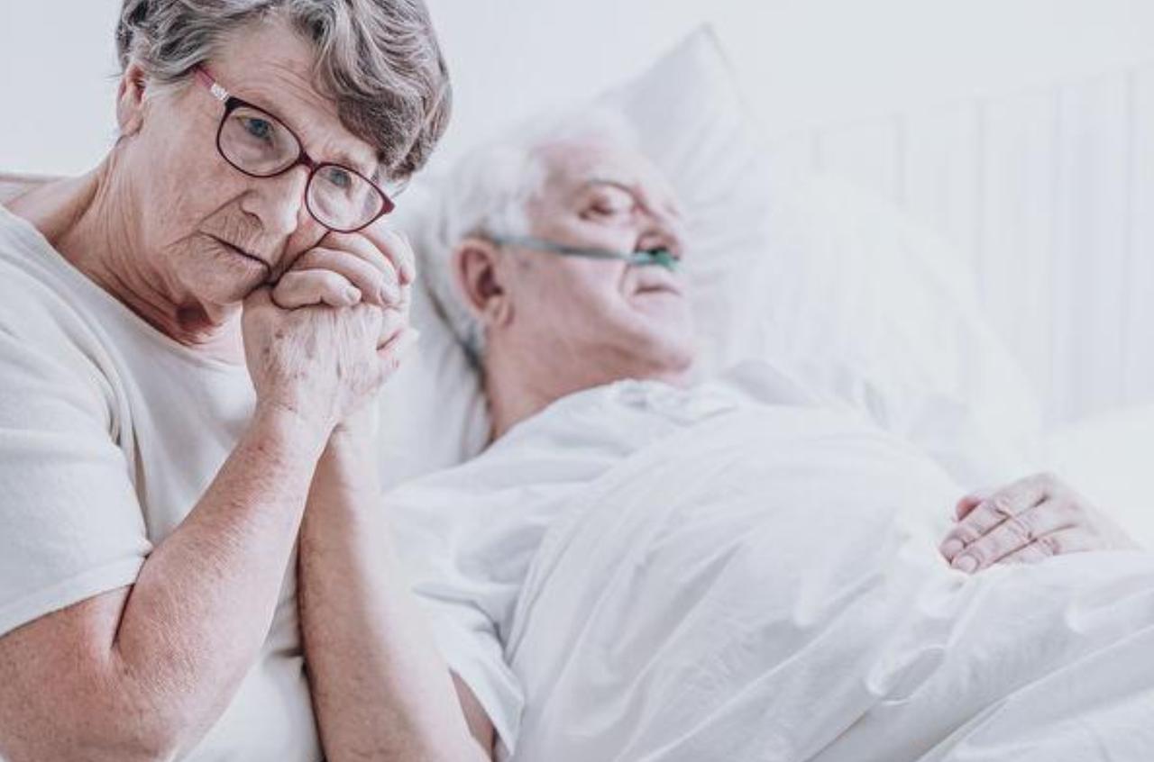 84 岁老人背痛就医，医生：我们可以送你走！加拿大医疗有多黑暗？

加拿大 84