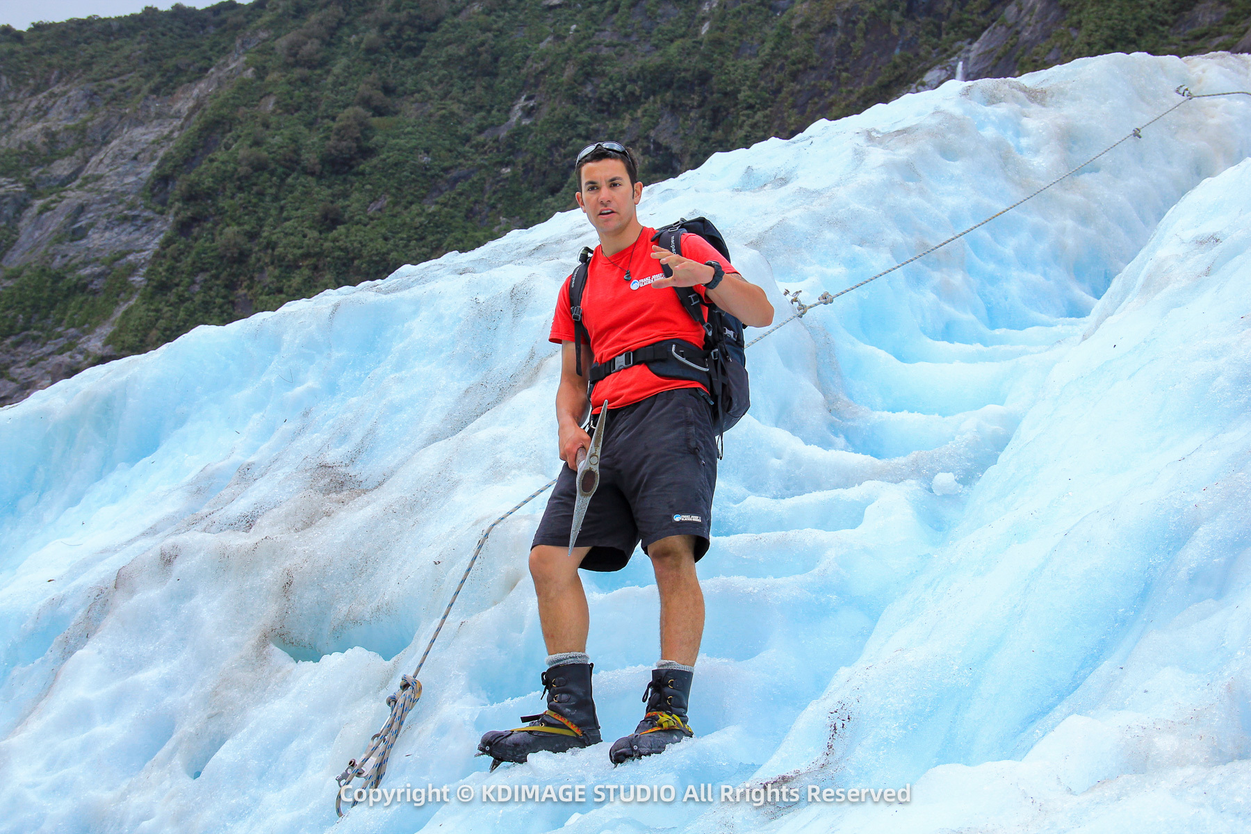 Franz Josef冰川，新西兰的冰封传奇。 踏上这片古老冰川，仿佛穿越时空，