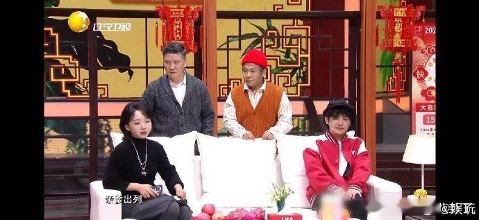 李嘉琦演老师仿佛我老师 辽宁春晚李嘉琦演老师真是拿捏到精髓了，一句“你知不知道错