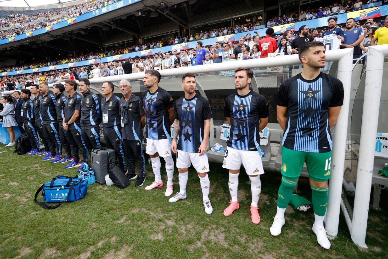 阿根廷跟队埃杜：阿根廷国家队代将于明天下午前往迈阿密 🛫他们将继续准备：有4节