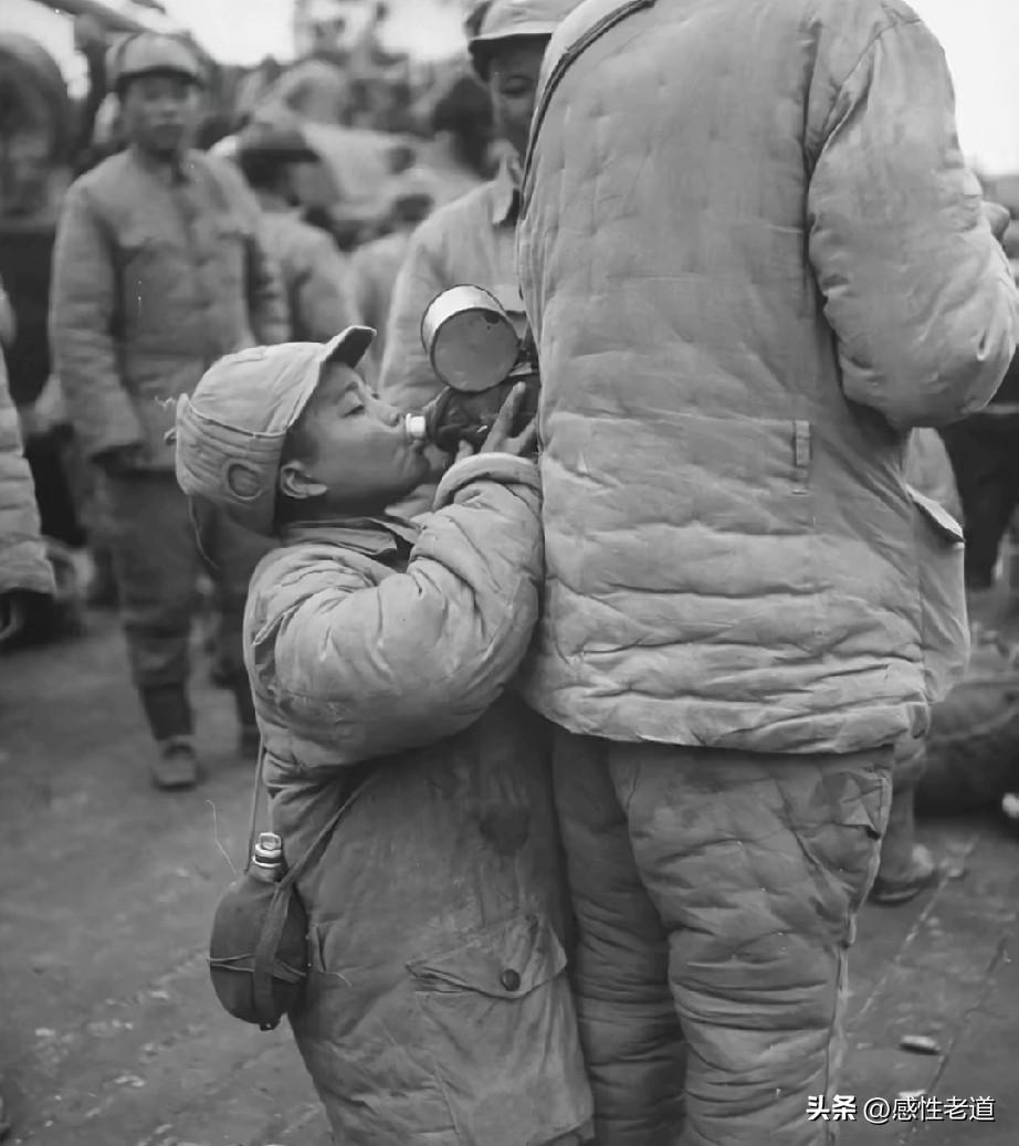 共产党领导下的儿童团和国民党军队里的娃娃兵，每次读到抗战历史，最让人心疼、也最让