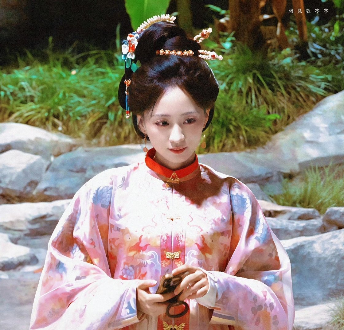 啊？不是已经进组了吗？妆造都透出来了...如果是真的心疼黄婷婷角色也踏踏实实磨了