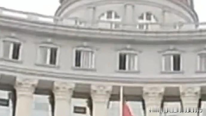 “不重要，不能吃药，只有精神病人才吃药！”

据视频11月3日报道，女孩一年级被