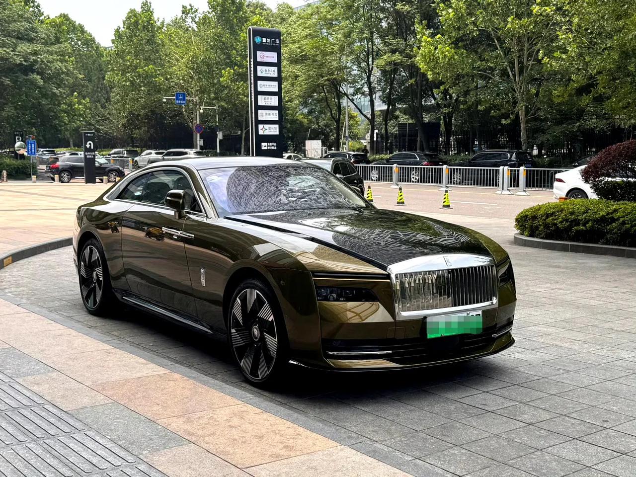 网友：闪灵外观好像也没比尊界好看多少啊？