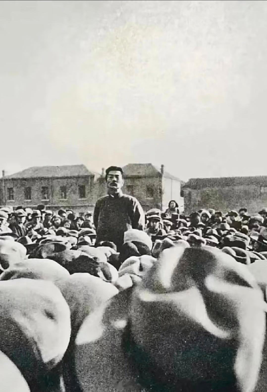 先生，读书的意义早就变了。我会解二次函数，但我不知道医院流程怎么走，社保医保怎么