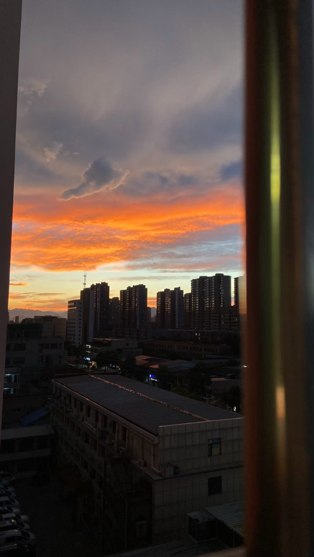 看彩虹~看晚霞~ 