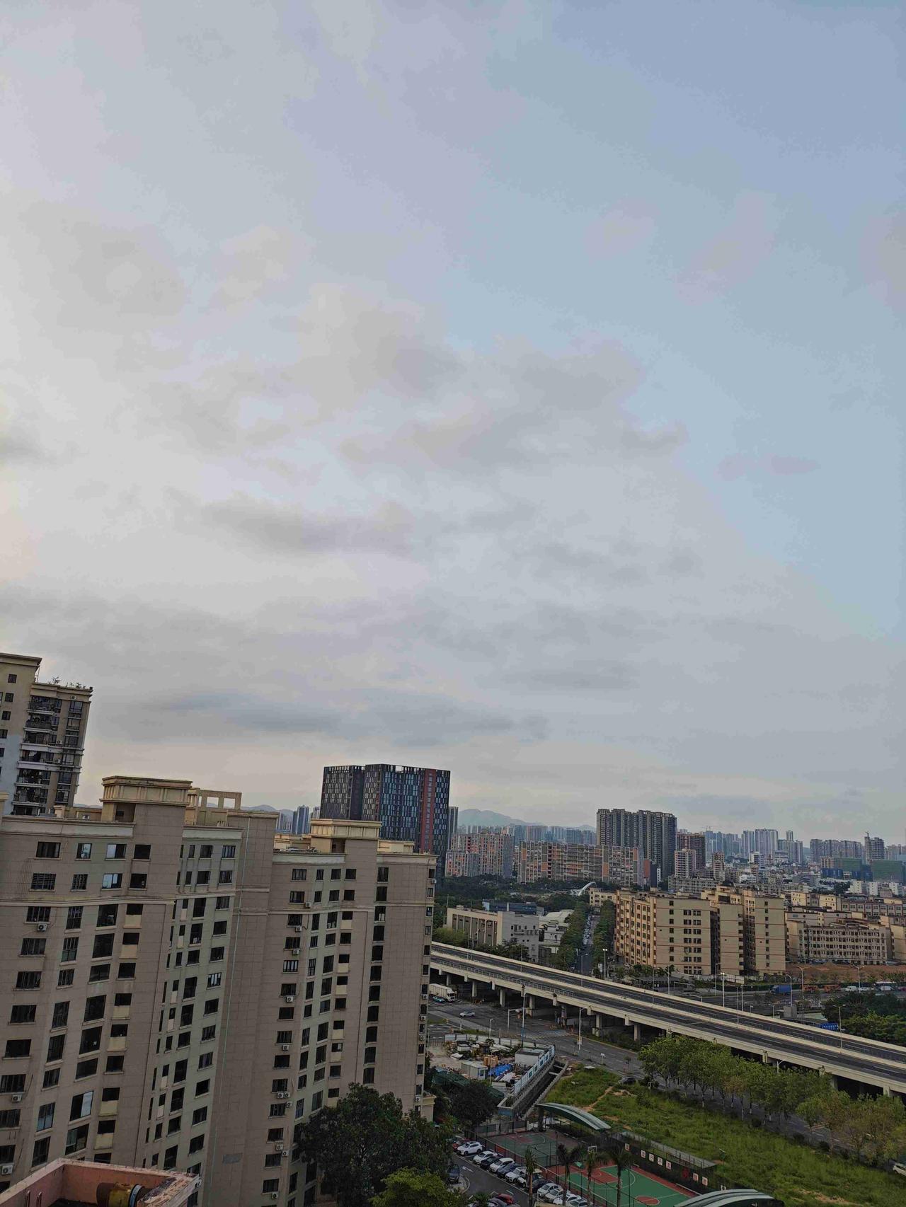 我的今日状态：😁轻松愉快
我这里的天气：☀️晴天：深圳今日晴天，气温25度到3
