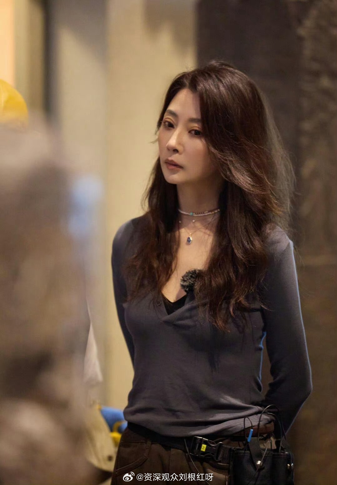 花少8镜头外的殷桃花少工作人员眼里的殷桃没想到幕后的殷桃这么贴心！常常拿零食分给
