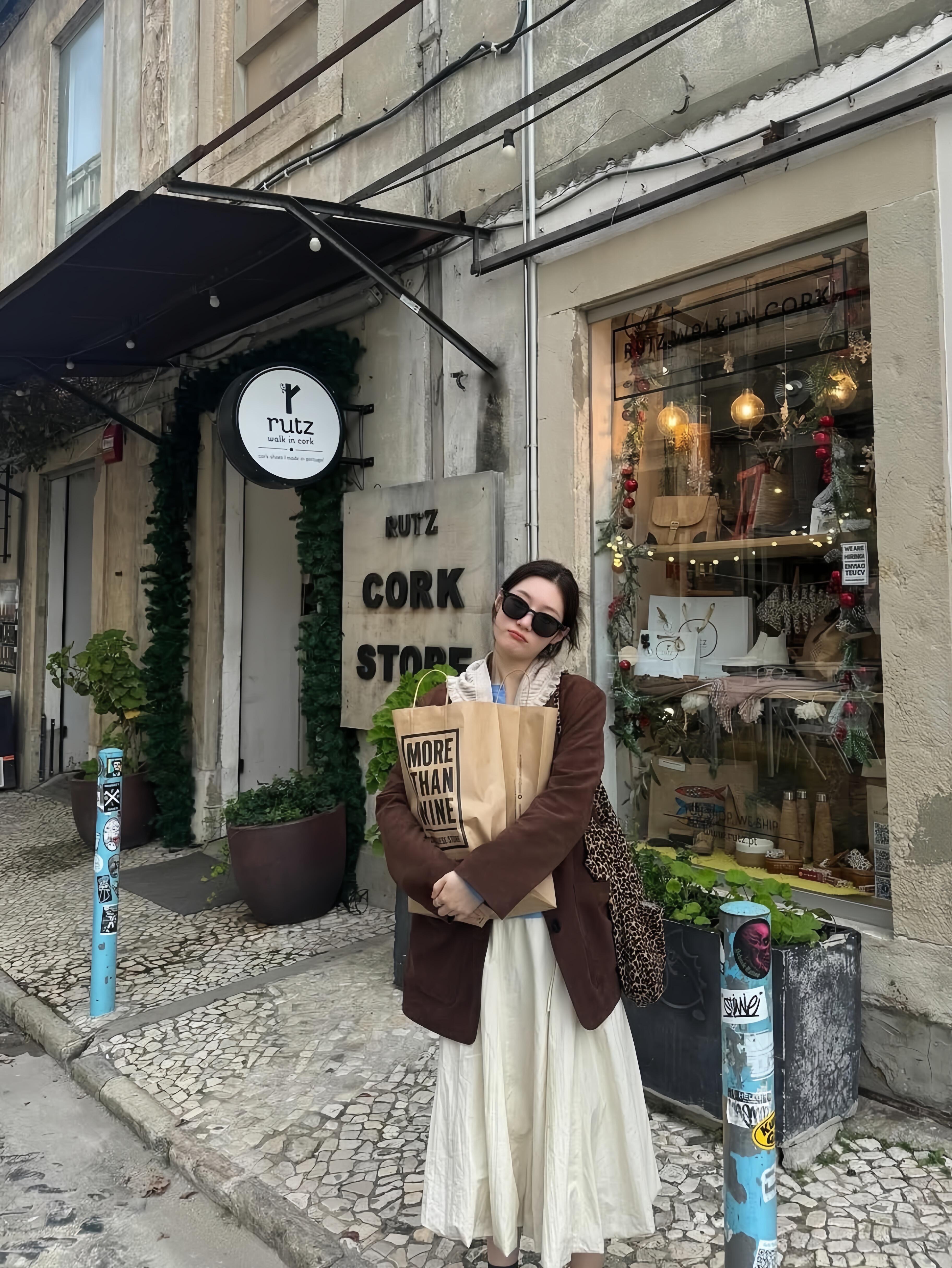 这才是我想拍的游客照郑采妍欧尼简直是松弛感拍照模板！春风里派对