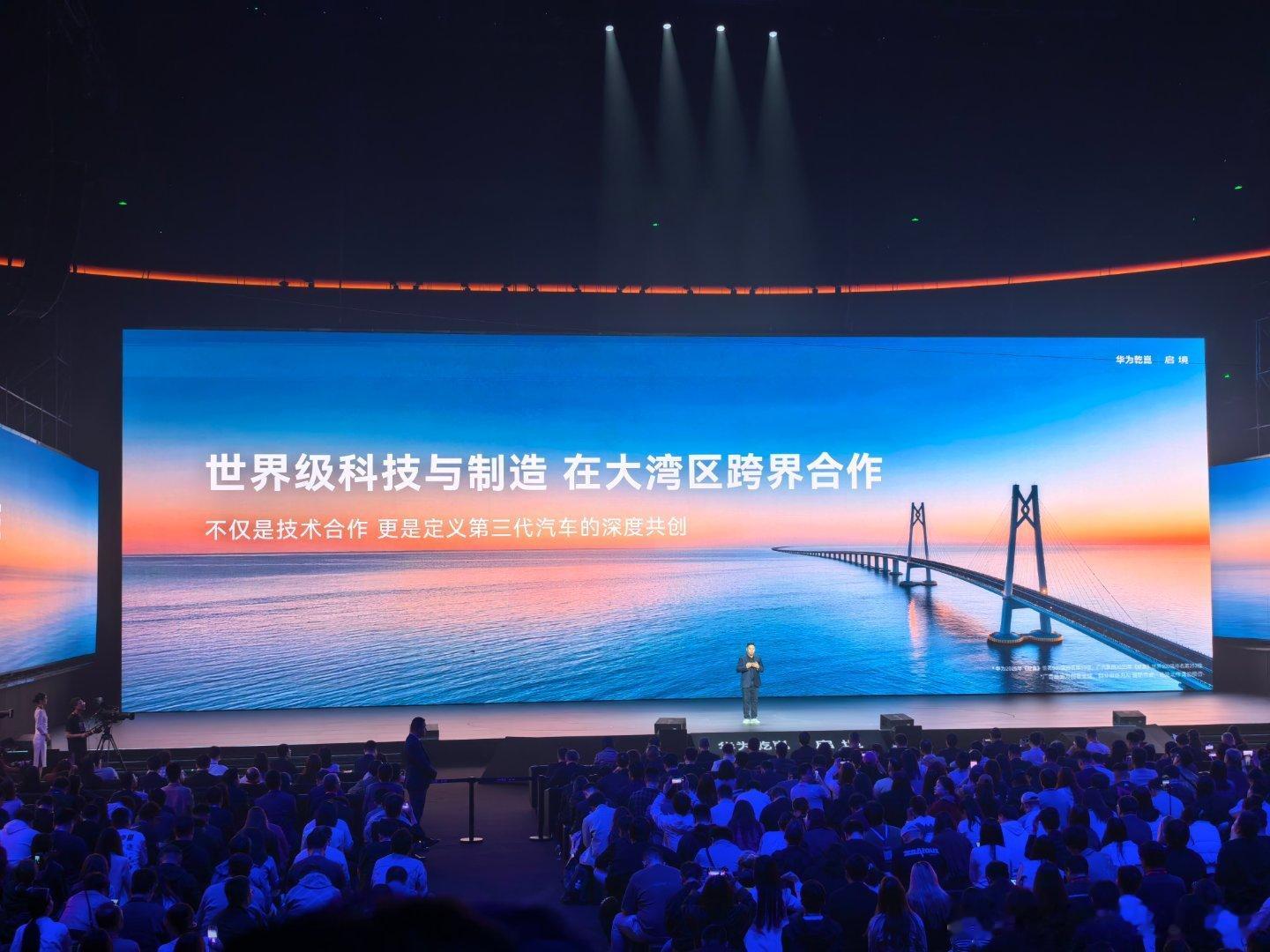 启境刘总说，这一次广汽对于启境的投入，是破釜沉舟。华为乾崑投入几百人团队，在广州