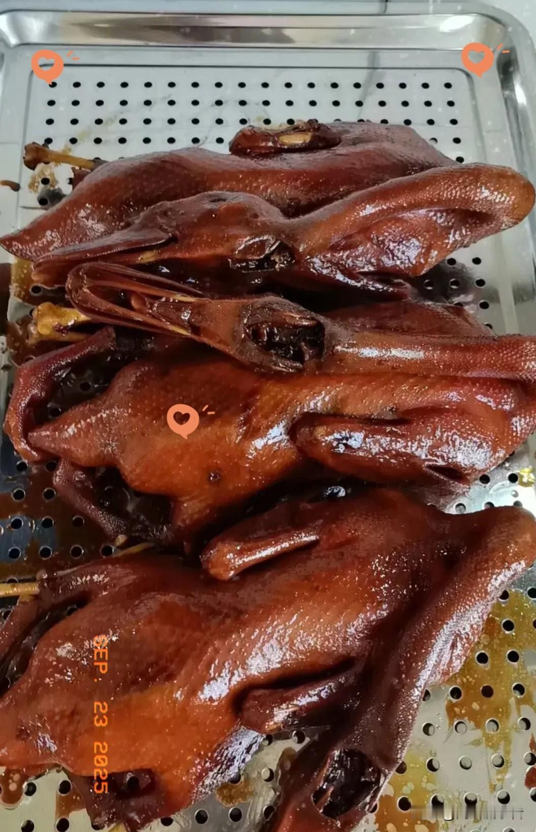 忘掉西贝吧！先又一家餐饮巨头出事了。


近几日太二酸菜鱼被曝光，原来并不是“现