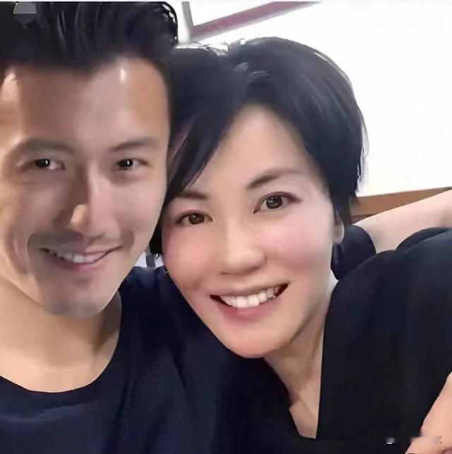 王菲最爱谁？
栾树
梁龙
谢霆锋