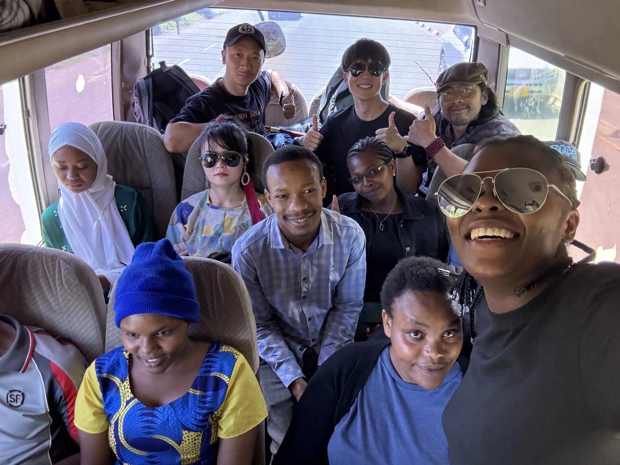 今天开始爬乞力马扎罗，总行程7-8天，前一两天偶尔有信号，之后3-4天没信号，走