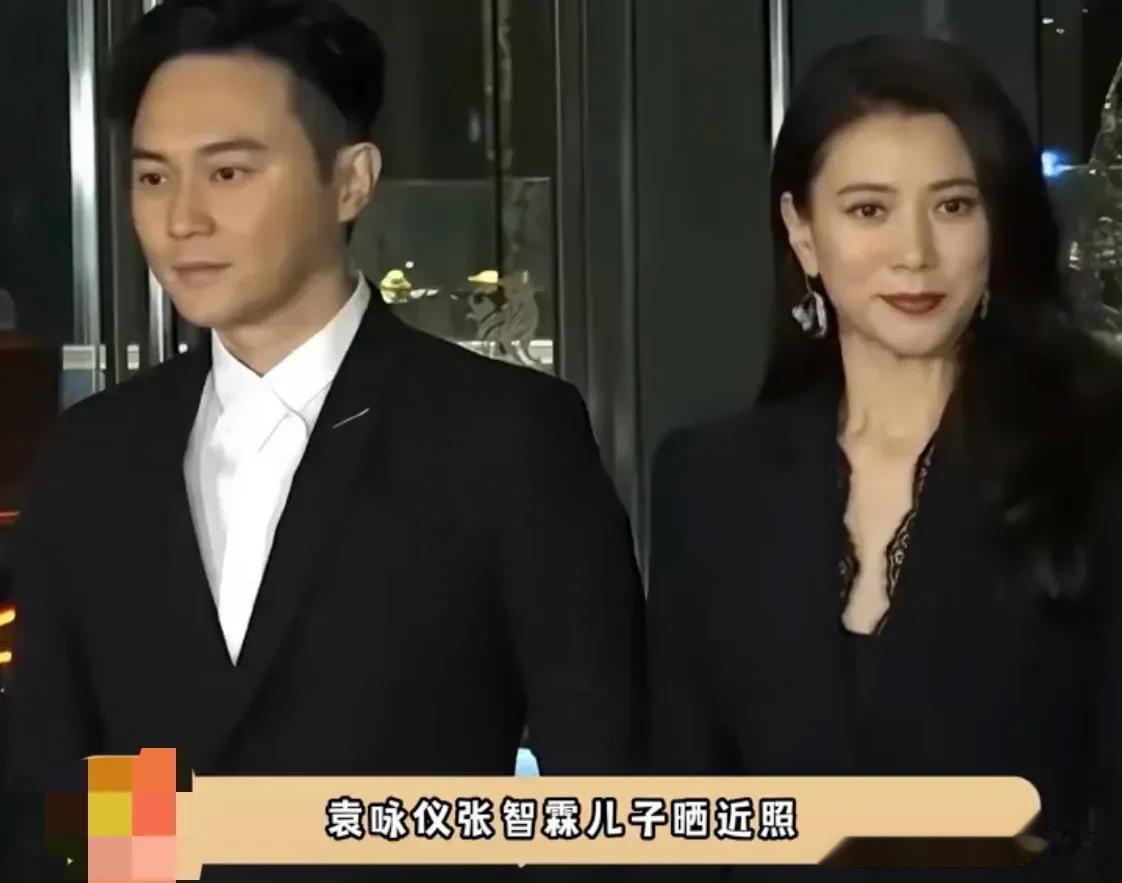 &袁咏仪儿子张慕童，十六岁近照，侧脸像爸又像妈，长成爸妈的结合体[呲牙][呲牙]