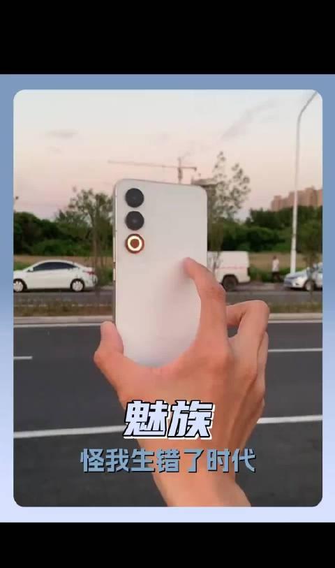 并且跟华为的服务片设计思路有相似之处 大家觉得iPhoneDuo图标三合一怎么样