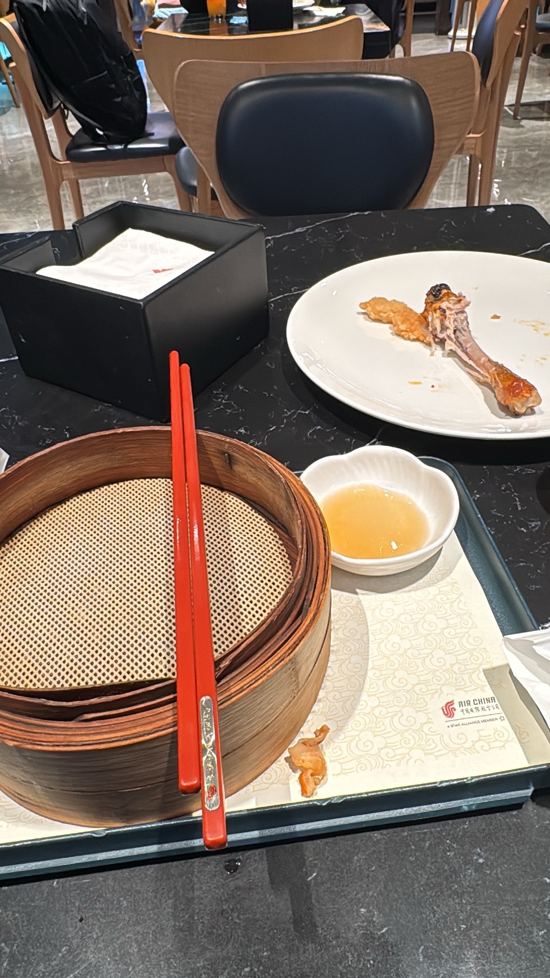 坏消息：飞机故障飞不了了好消息，萧山T4国航休息室贼好吃不着急了也 