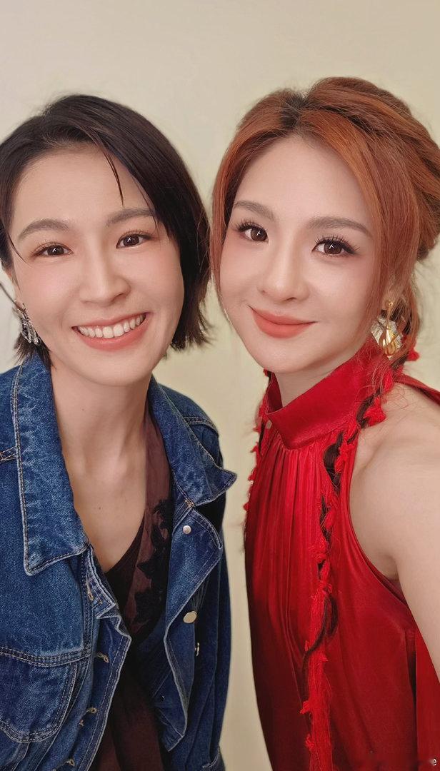 曾沛慈郭静合照郭静晒和曾沛慈合照 爱看美女们贴贴