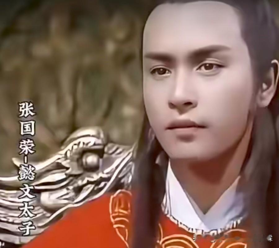 明明长相相似，为啥一个是帅哥，另一个却是普男呢？

尤其是嘴巴，这也太像了吧！哈