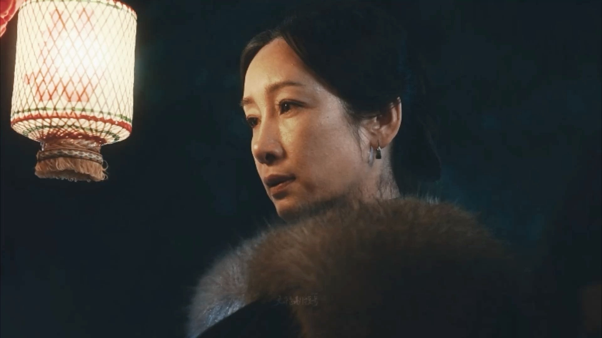 再看生万物前两集，费左氏就在演恐怖片（感觉海璐姐就按这个风格来的），装作不知情配