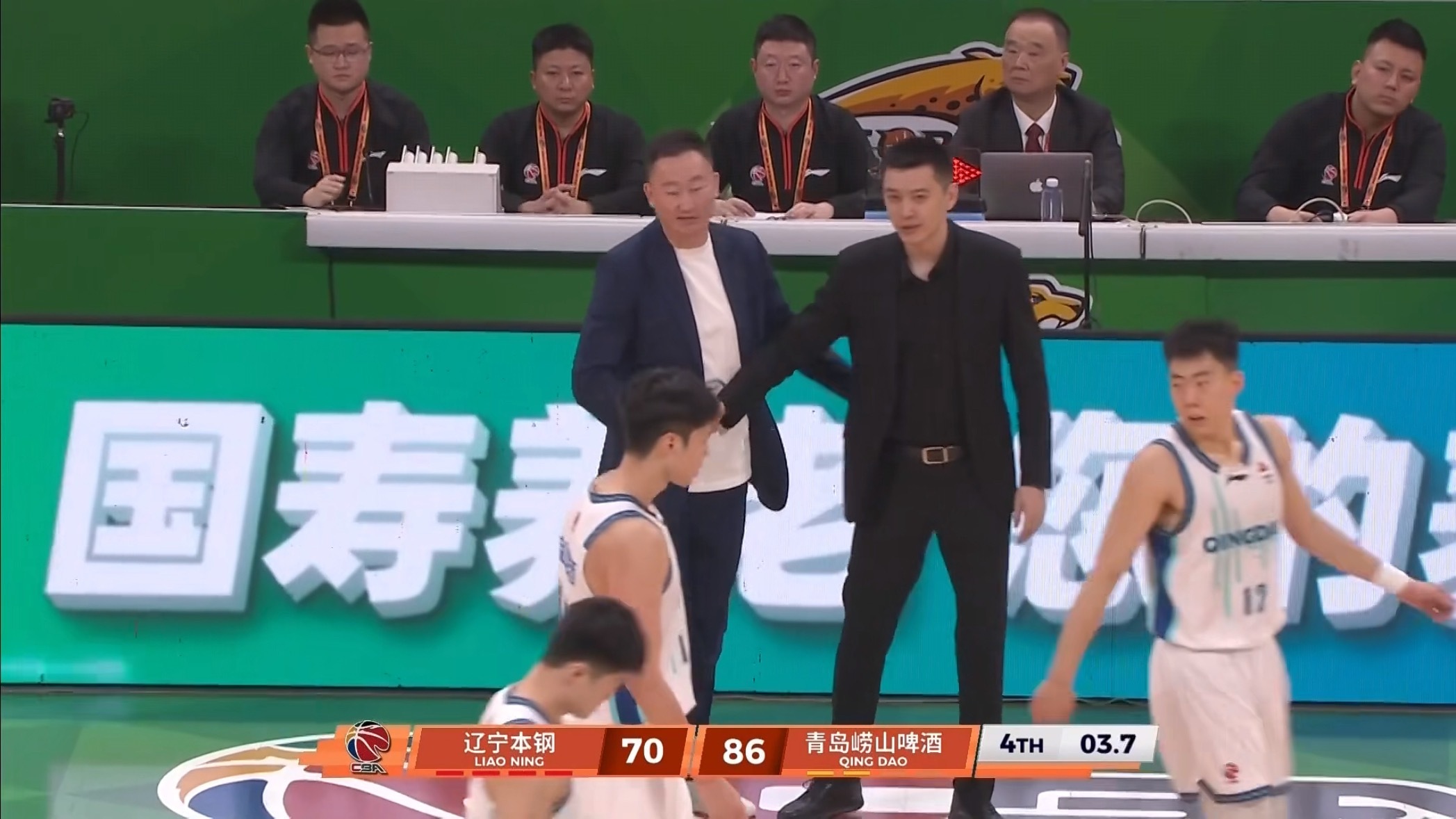 全场比赛结束辽宁队主场不敌青岛辽宁男篮vs青岛男篮辽宁男篮