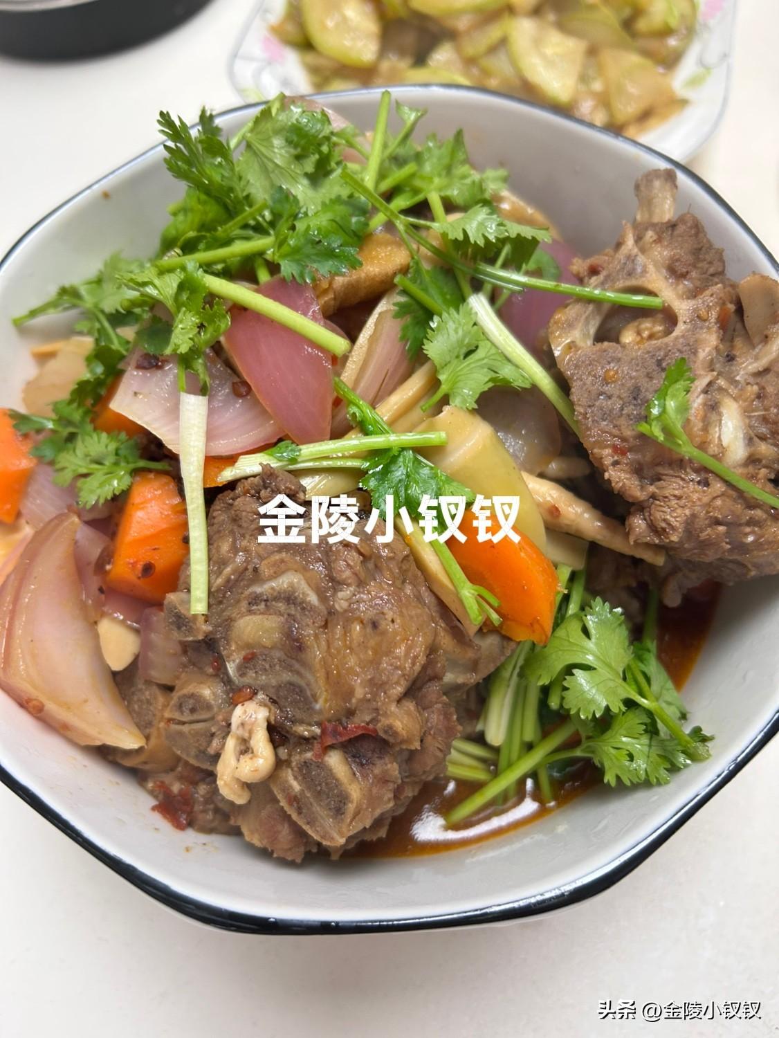 红焖羊蝎子成功了

前天看到小区团购群卖羊蝎子，脑海里立刻浮现出红焖羊蝎子这道菜