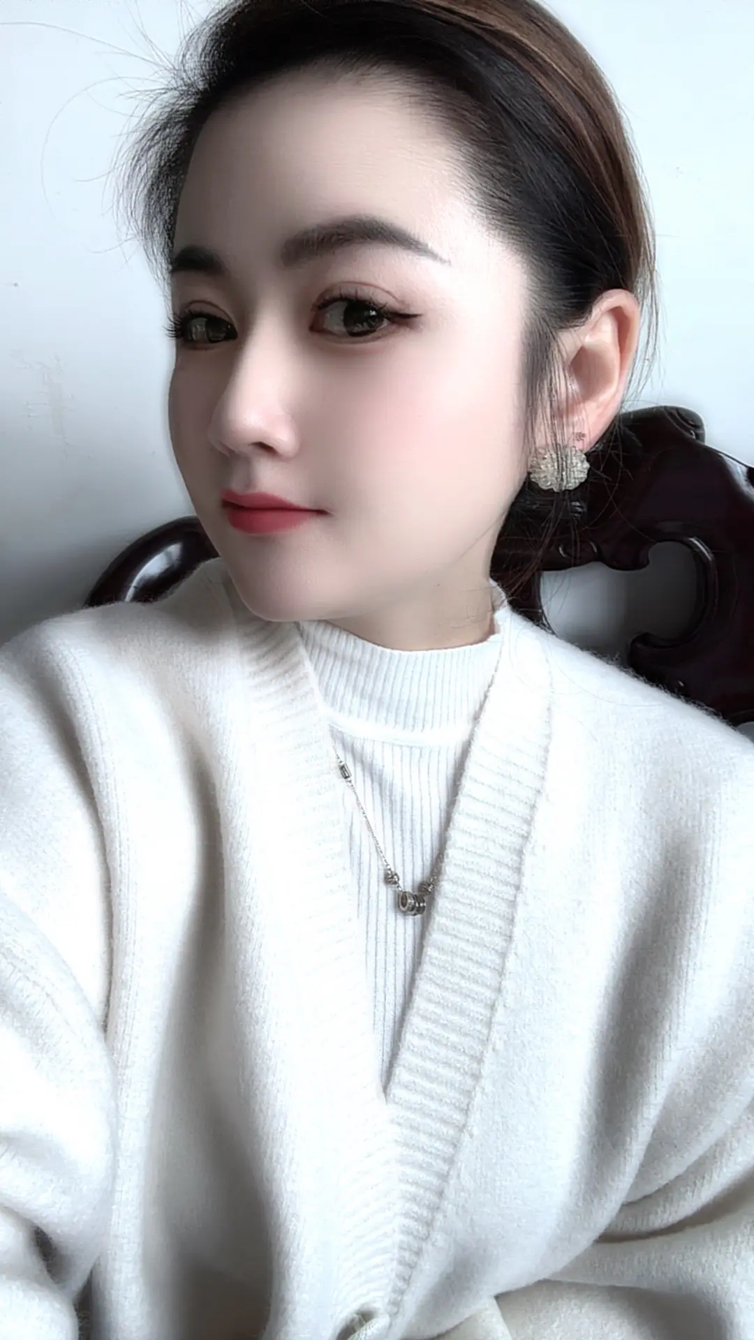 我对自己的鼻子还是满意的，为啥说我山根低不好，需要做一下呢？
