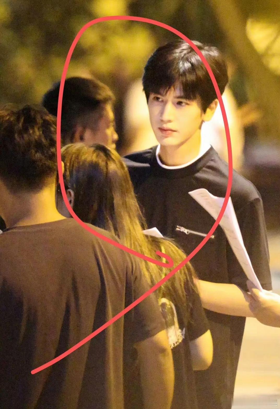 张琳赫的路透图真的很有小说里白月光学长的即视感 ​​​