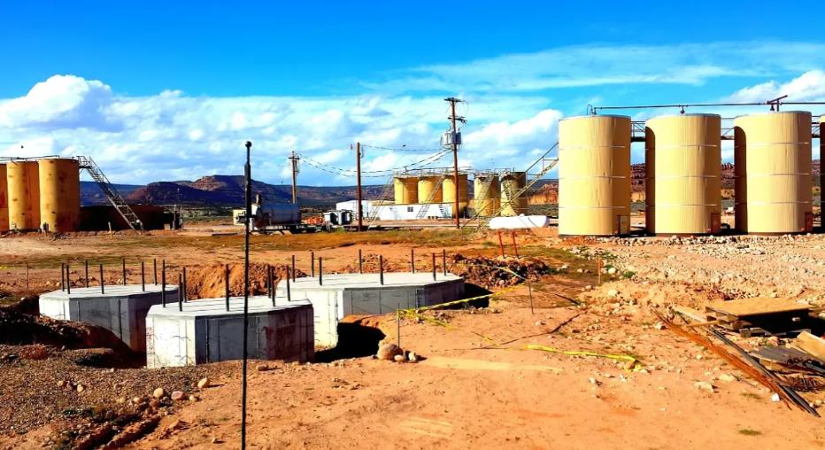 伊朗迎来一个坏消息！

4月28日，据中东媒体透露，伊朗哈尔克岛储存原油的设施已